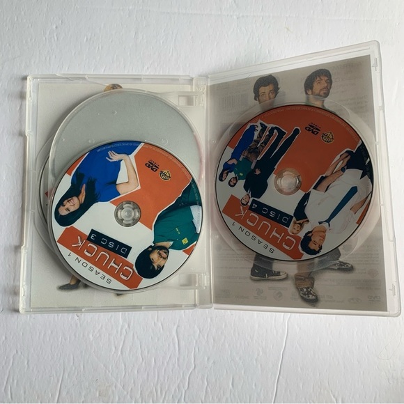 Chuck Seasons One and Two DVD series - Picture 4 of 15
